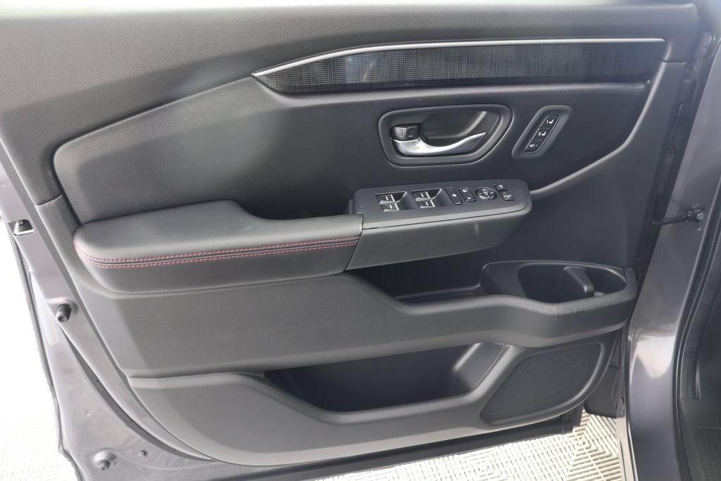 Used 2025 Honda Pilot Black Edition image 29
