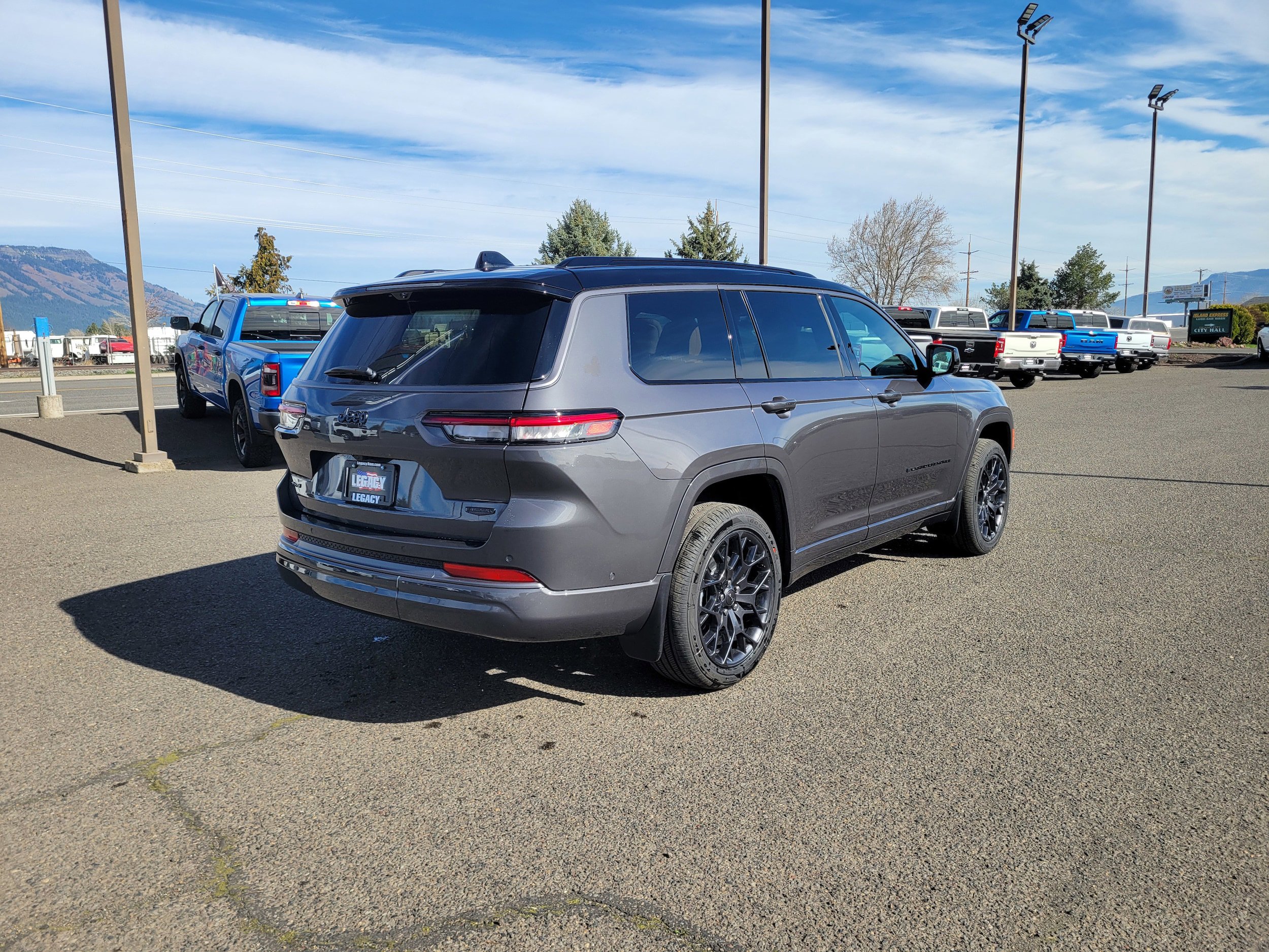 New 2026 Jeep Grand Cherokee L Summit image 3
