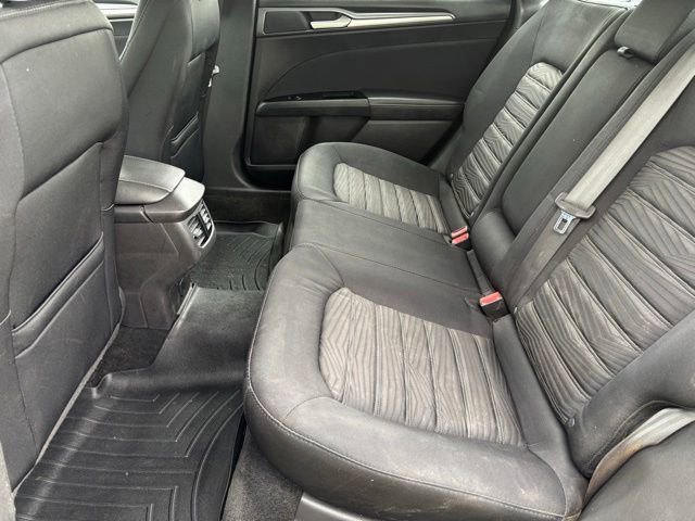 Used 2016 Ford Fusion SE FWD image 10