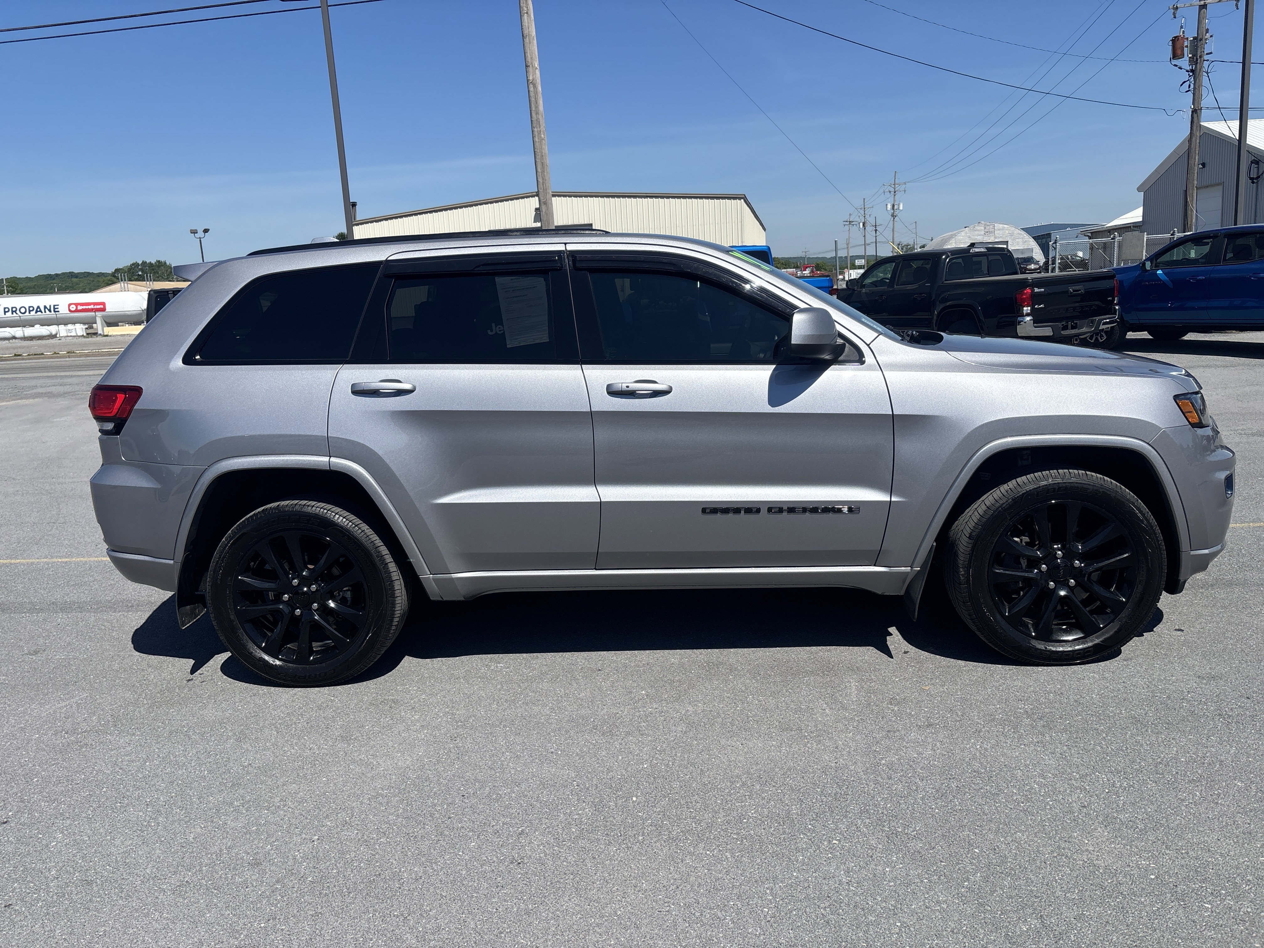 Used 2021 Jeep Grand Cherokee Laredo X AWD/4WD image 2