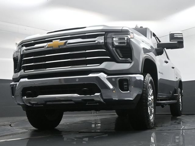 Certified 2025 Chevrolet Silverado 2500 LTZ w/ LTZ Convenience Package AWD/4WD image 4