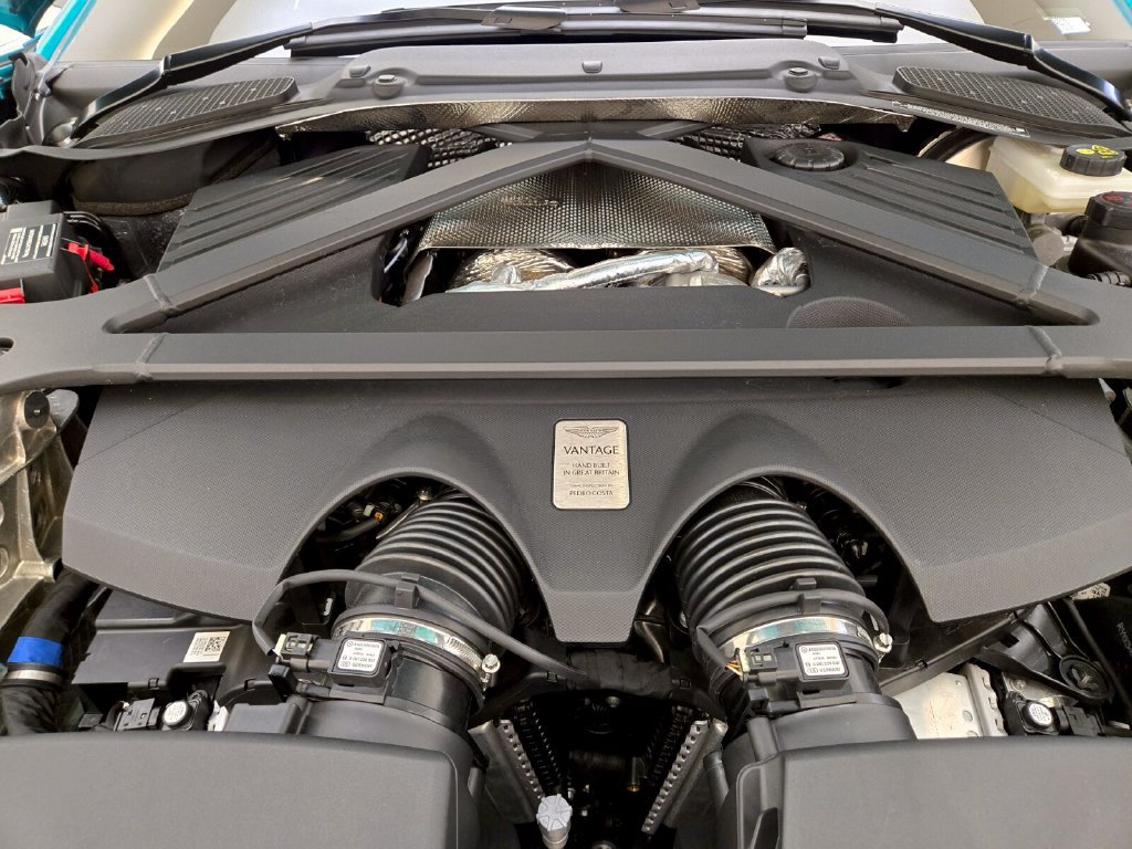Used 2025 Aston Martin V8 Vantage Coupe RWD image 23