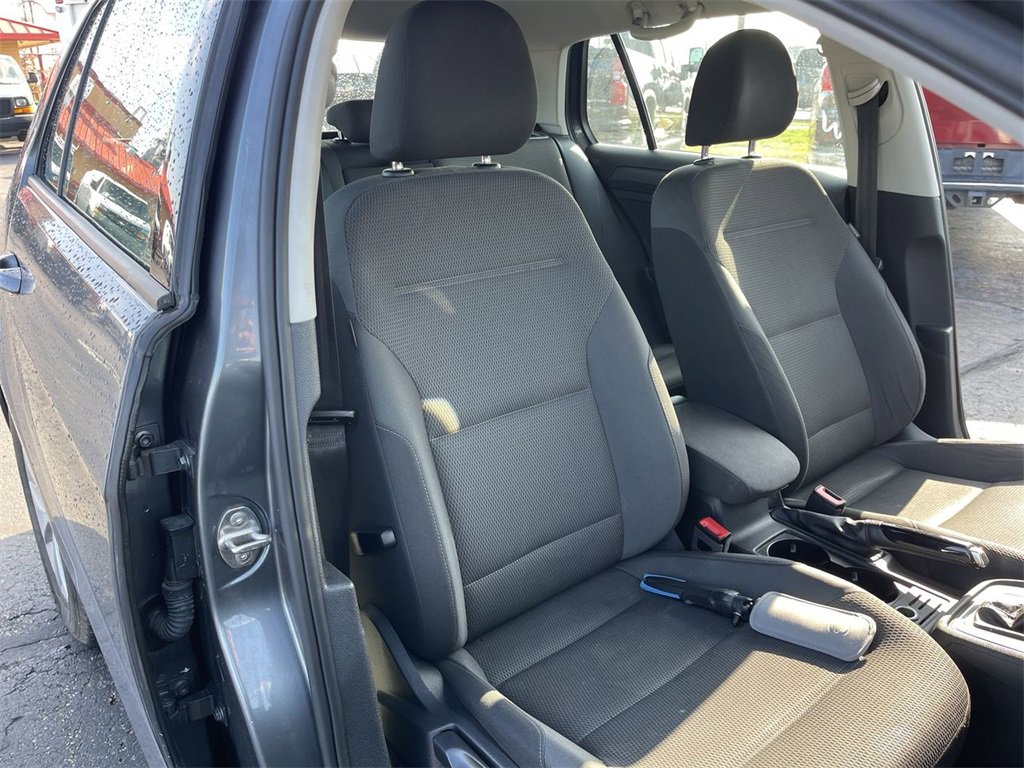 Used 2019 Volkswagen Golf S image 23