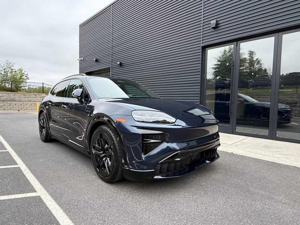New 2026 Porsche Cayenne Turbo Electric AWD/4WD image 9