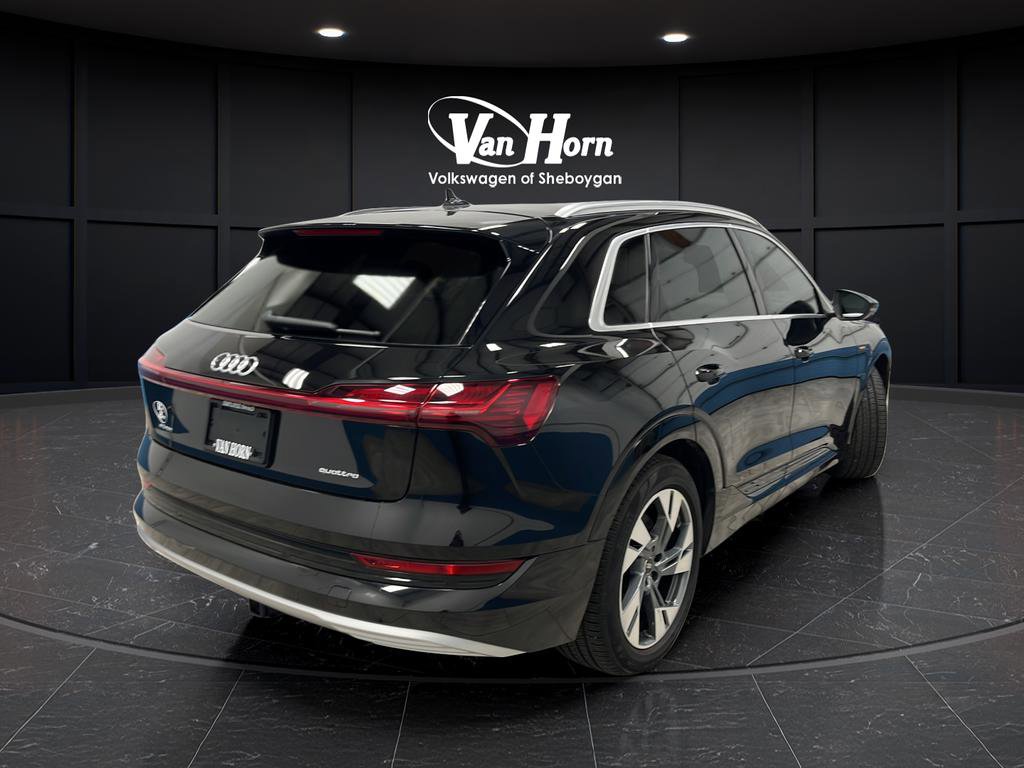 Used 2022 Audi e-tron Premium w/ Towing Package image 7