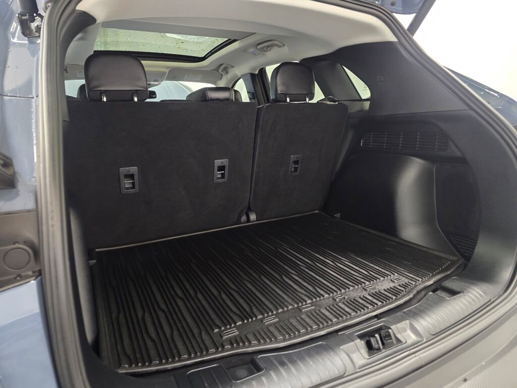 Used 2025 Ford Escape Platinum w/ Premium Technology Package image 20