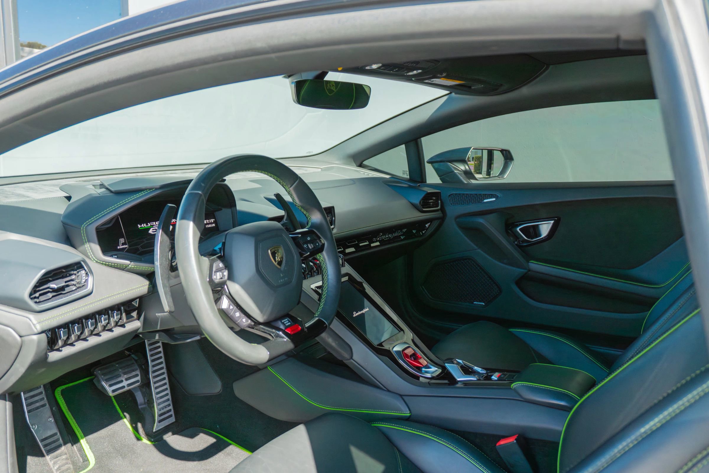 Used 2020 Lamborghini Huracan EVO image 32