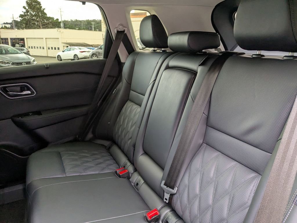 New 2026 Nissan Rogue Platinum image 25