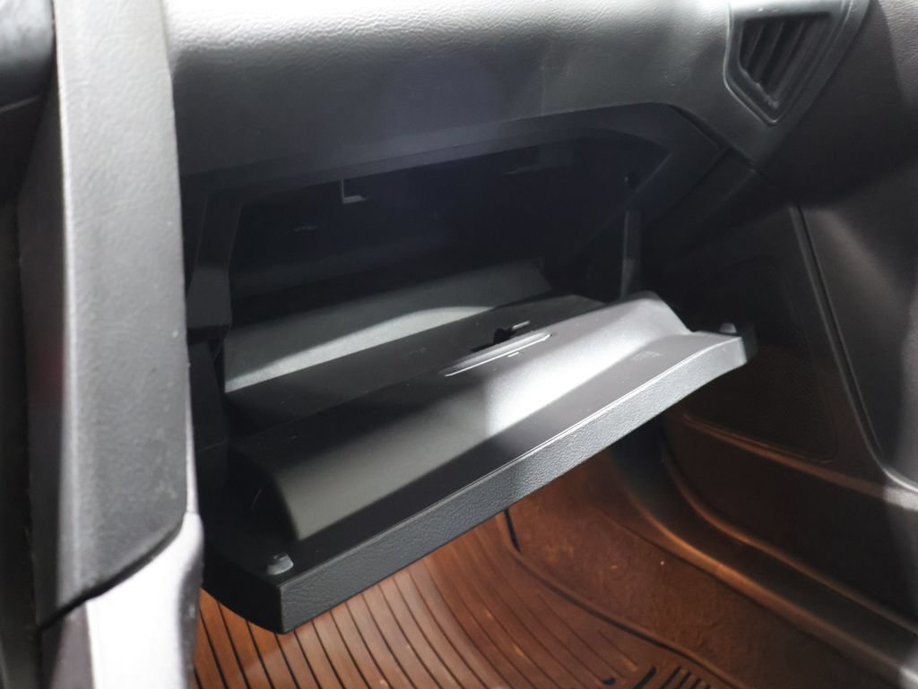 Used 2015 Ford Focus SE w/ SE Cold Weather Package FWD image 31