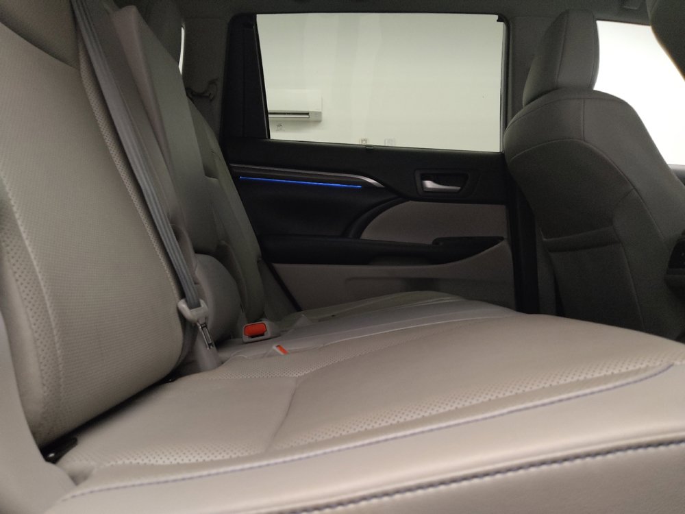 Used 2019 Toyota Highlander Limited FWD image 19