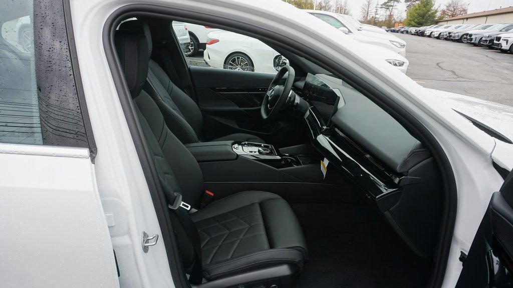 Used 2026 BMW 530i xDrive w/ Premium Package image 10