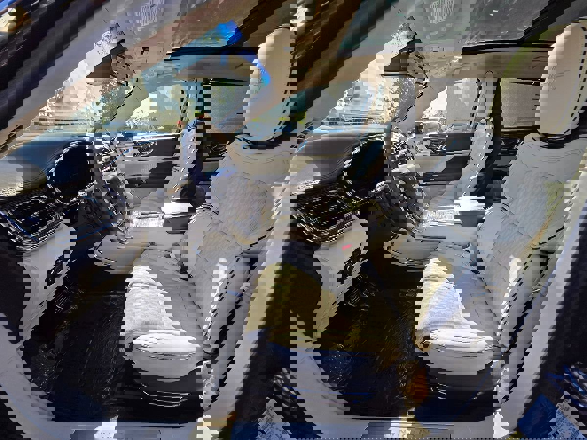 Used 2017 Lincoln Continental Black Label w/ Rear-seat Package image 16