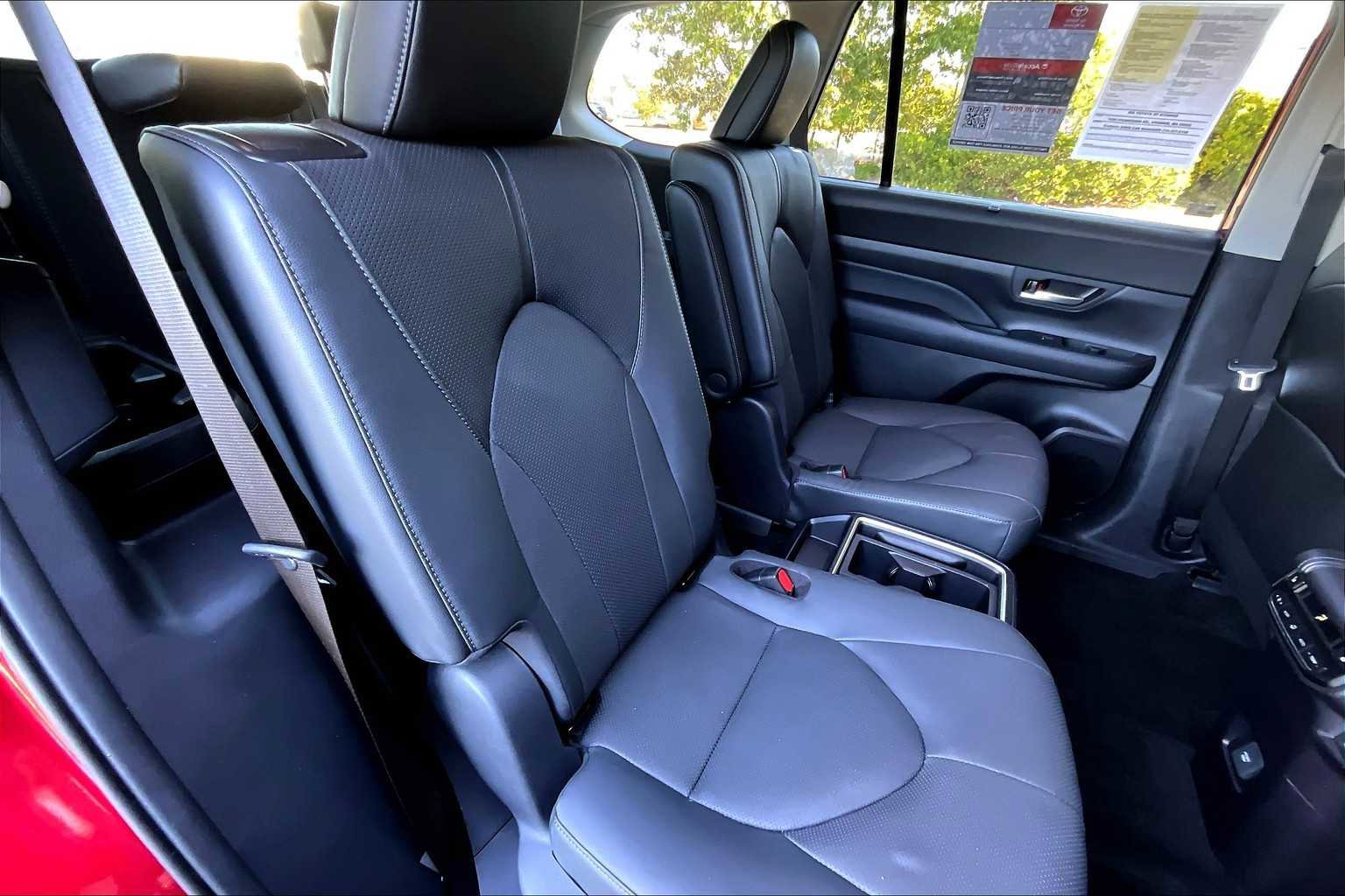 Used 2024 Toyota Grand Highlander Limited image 17