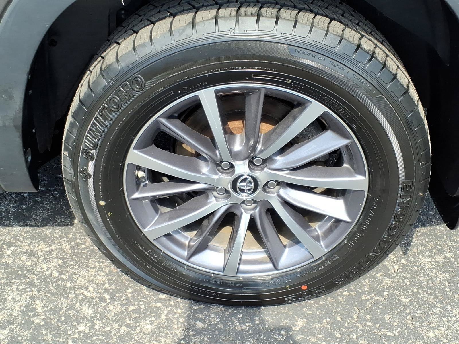 Used 2019 Toyota Highlander XLE AWD/4WD image 11