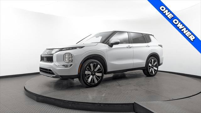 Used 2025 Mitsubishi Outlander SE image 2