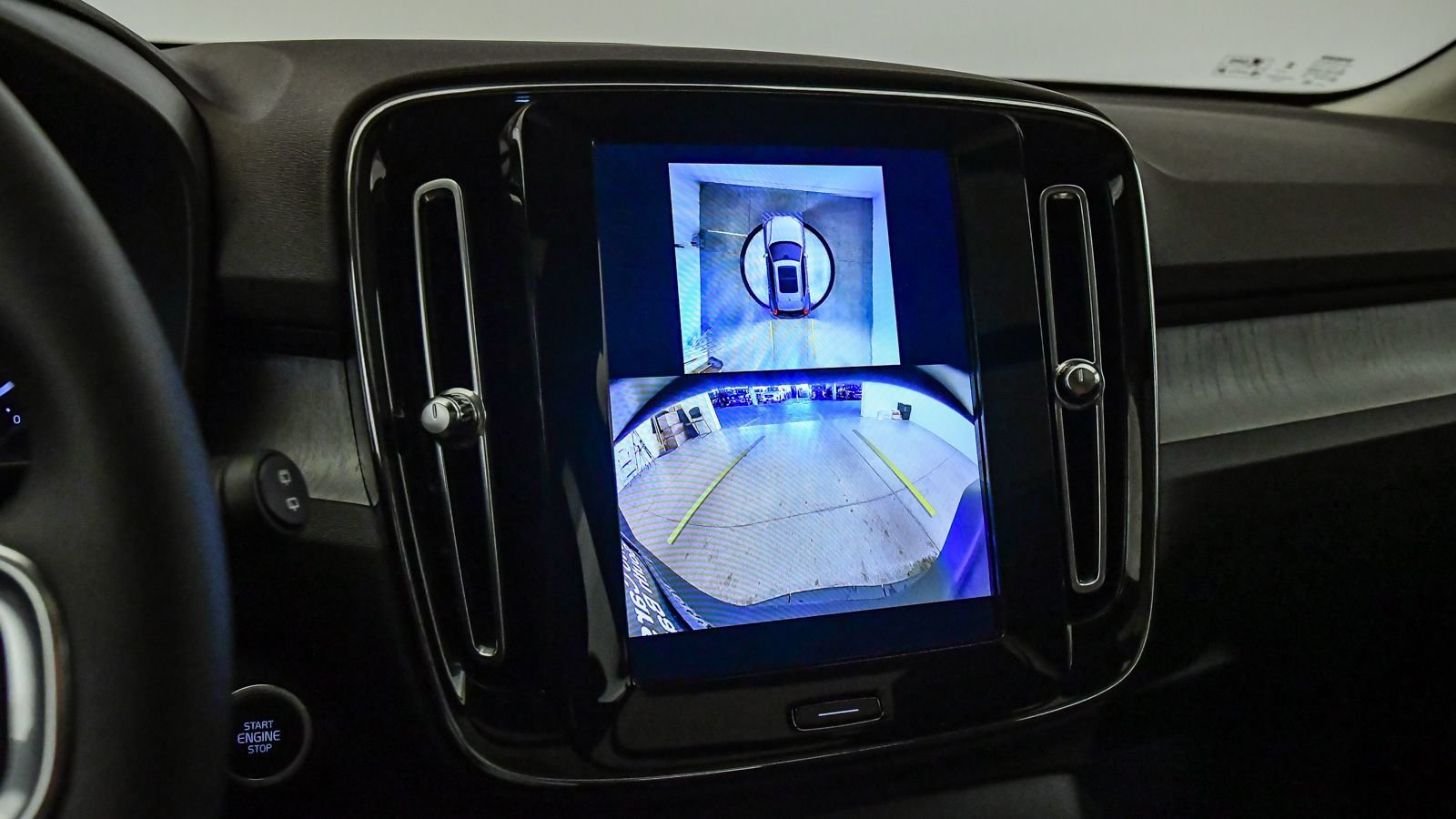 Certified 2026 Volvo XC40 B5 Plus AWD/4WD image 22