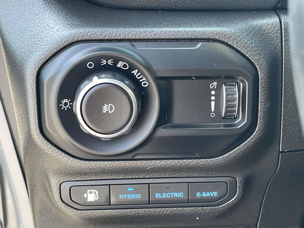 Used 2023 Jeep Wrangler Unlimited Sahara w/ Cold Weather Group AWD/4WD image 27