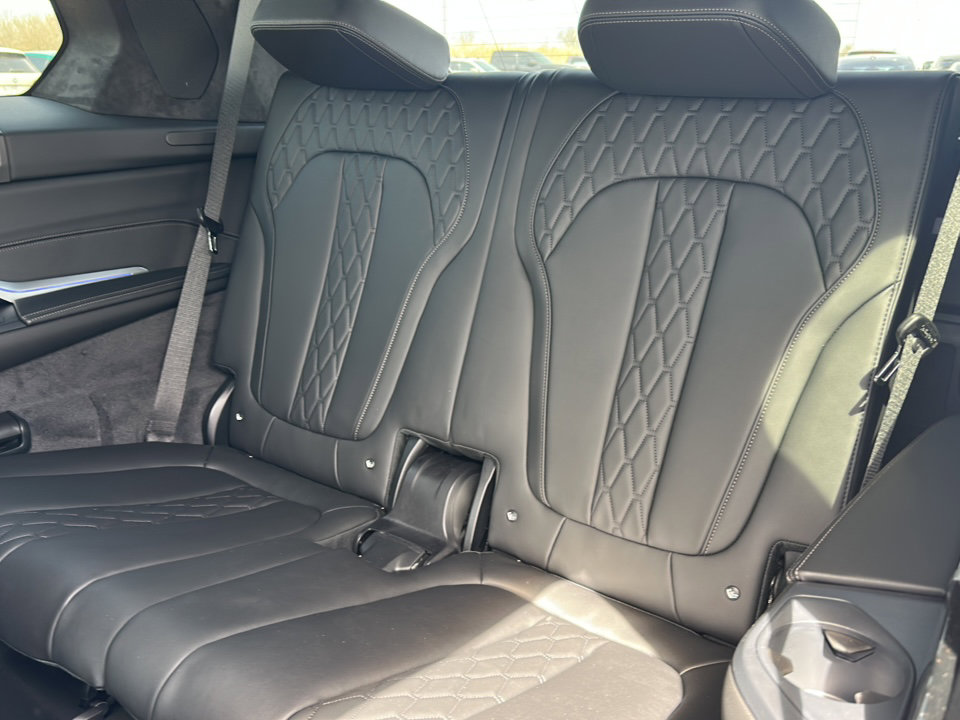 New 2025 BMW X7 M60i image 18