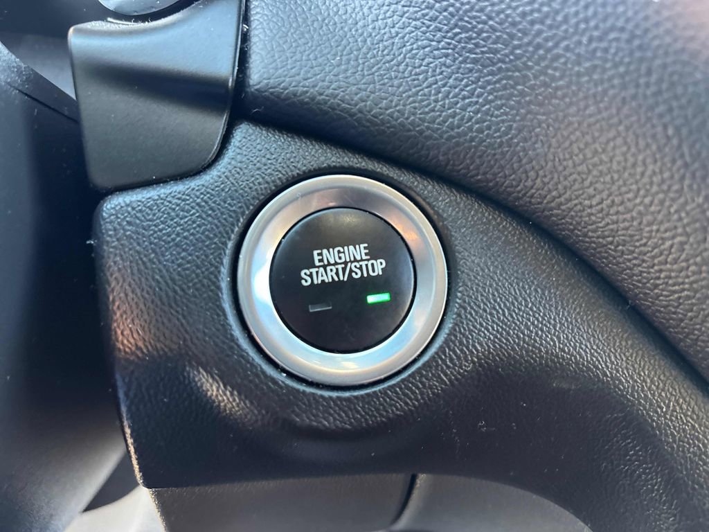 Used 2021 Chevrolet Equinox LT w/ Driver Convenience Package image 24