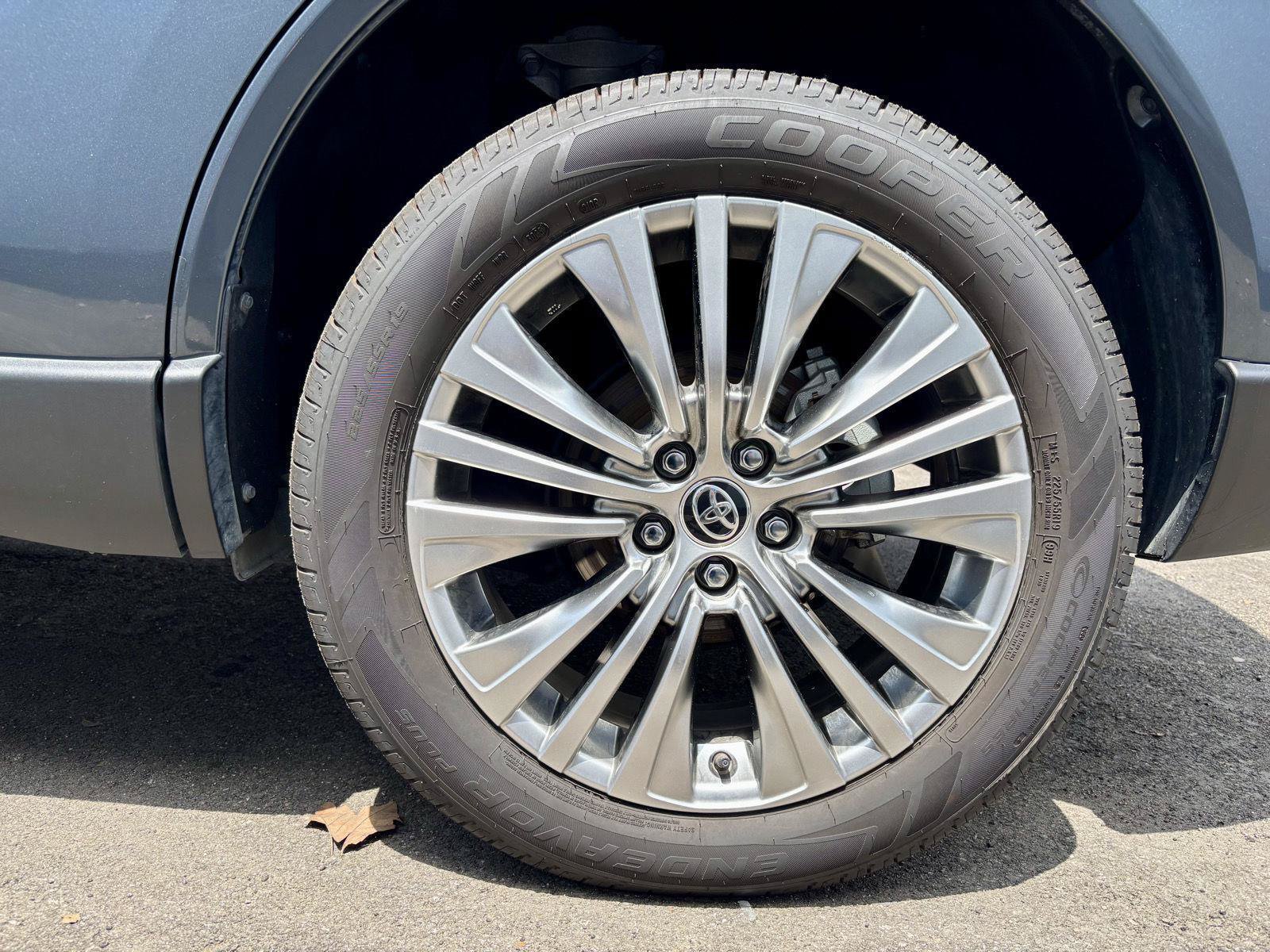 Used 2022 Toyota Venza Limited AWD/4WD image 36