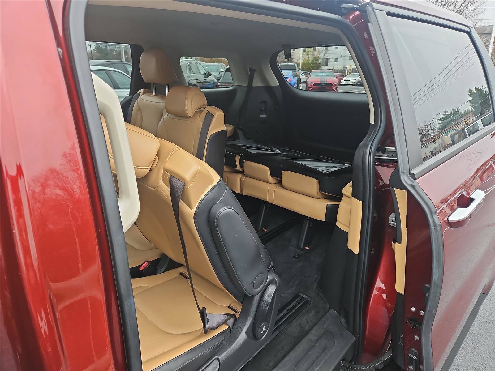 Used 2023 Kia Carnival LX image 26