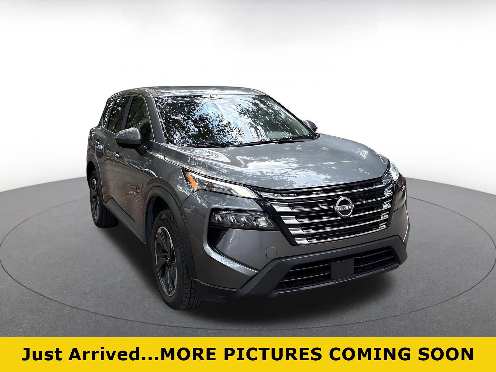 Used 2025 Nissan Rogue SV FWD image 1