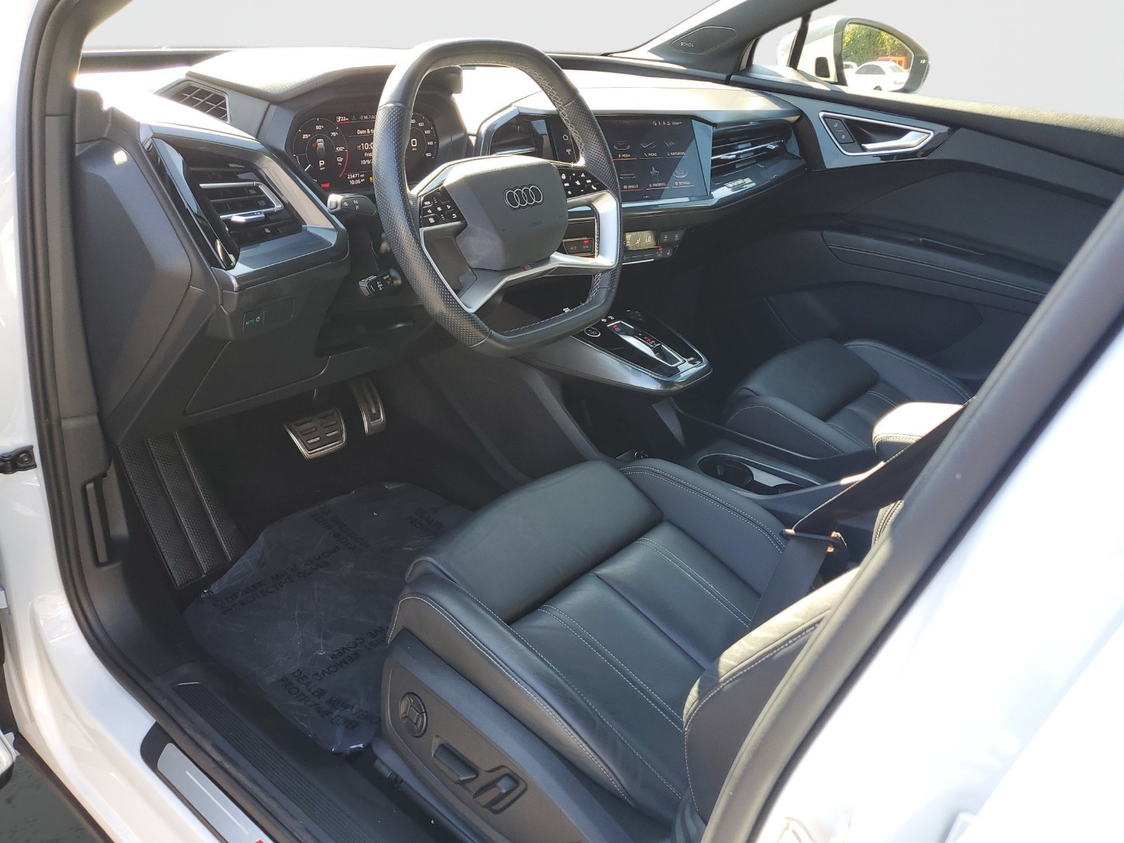 Used 2024 Audi Q4 e-tron Premium Plus w/ Premium Plus AWD/4WD image 19