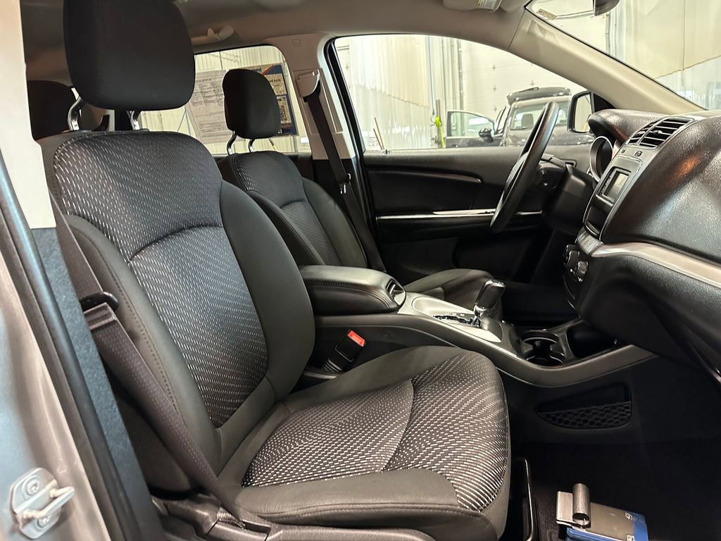 Used 2019 Dodge Journey SE FWD image 32