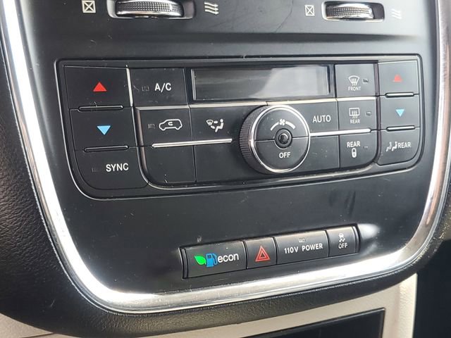 Used 2012 Chrysler Town & Country Touring w/ Entertainment Group #1 FWD image 25