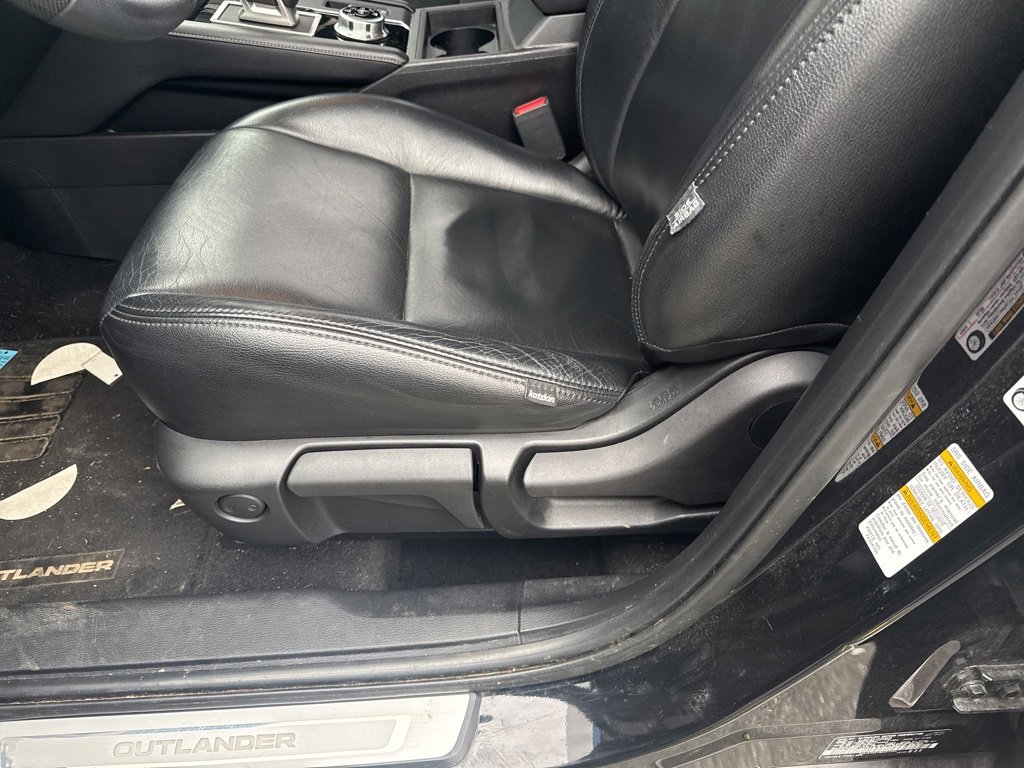 Used 2022 Mitsubishi Outlander ES image 13