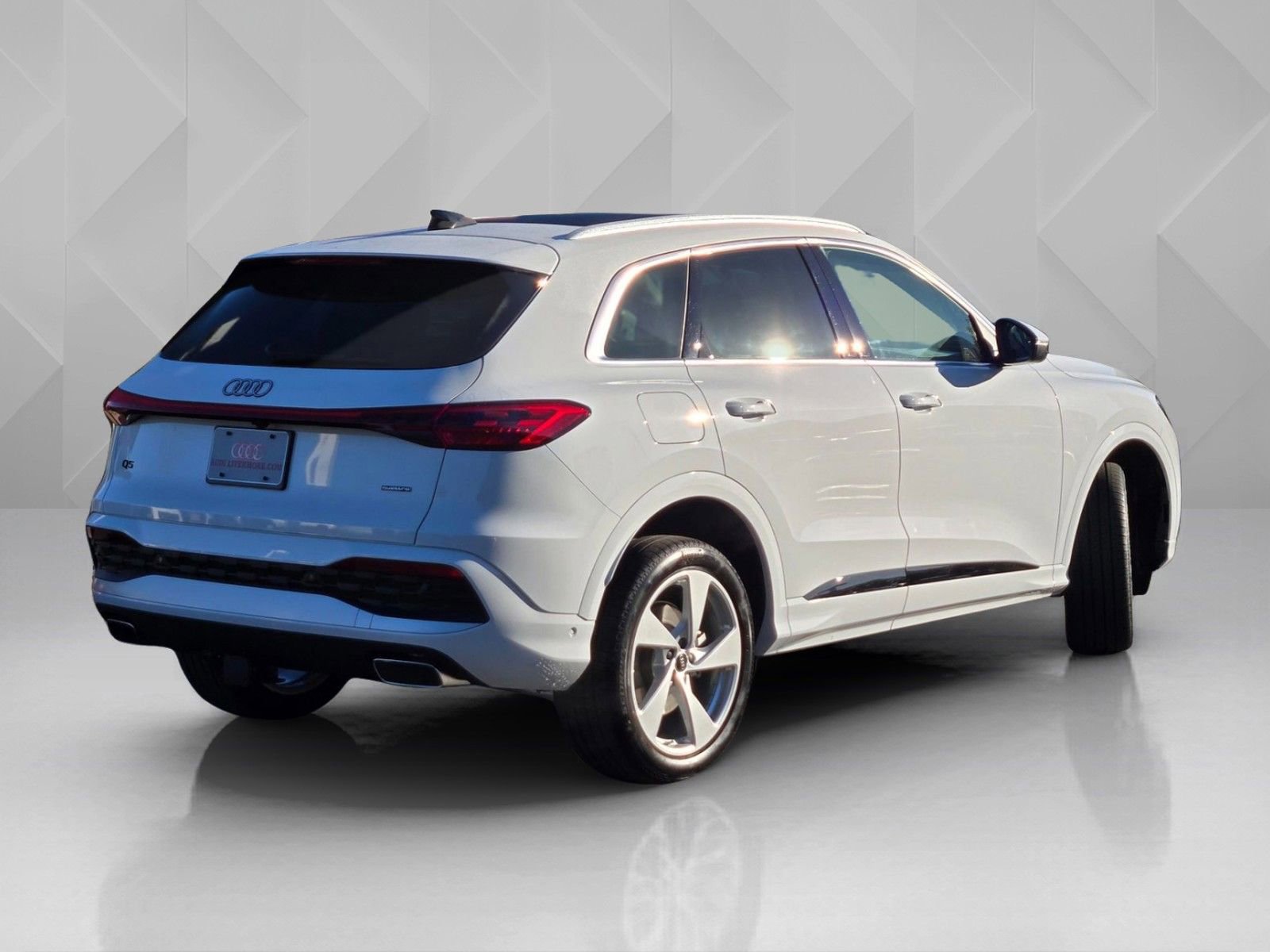 Used 2025 Audi Q5 Premium Plus w/ Premium Plus AWD/4WD image 4