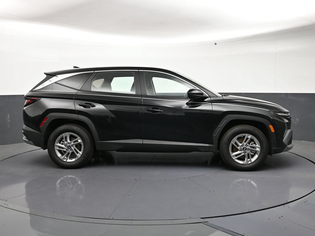 Used 2025 Hyundai Tucson SE AWD/4WD image 6