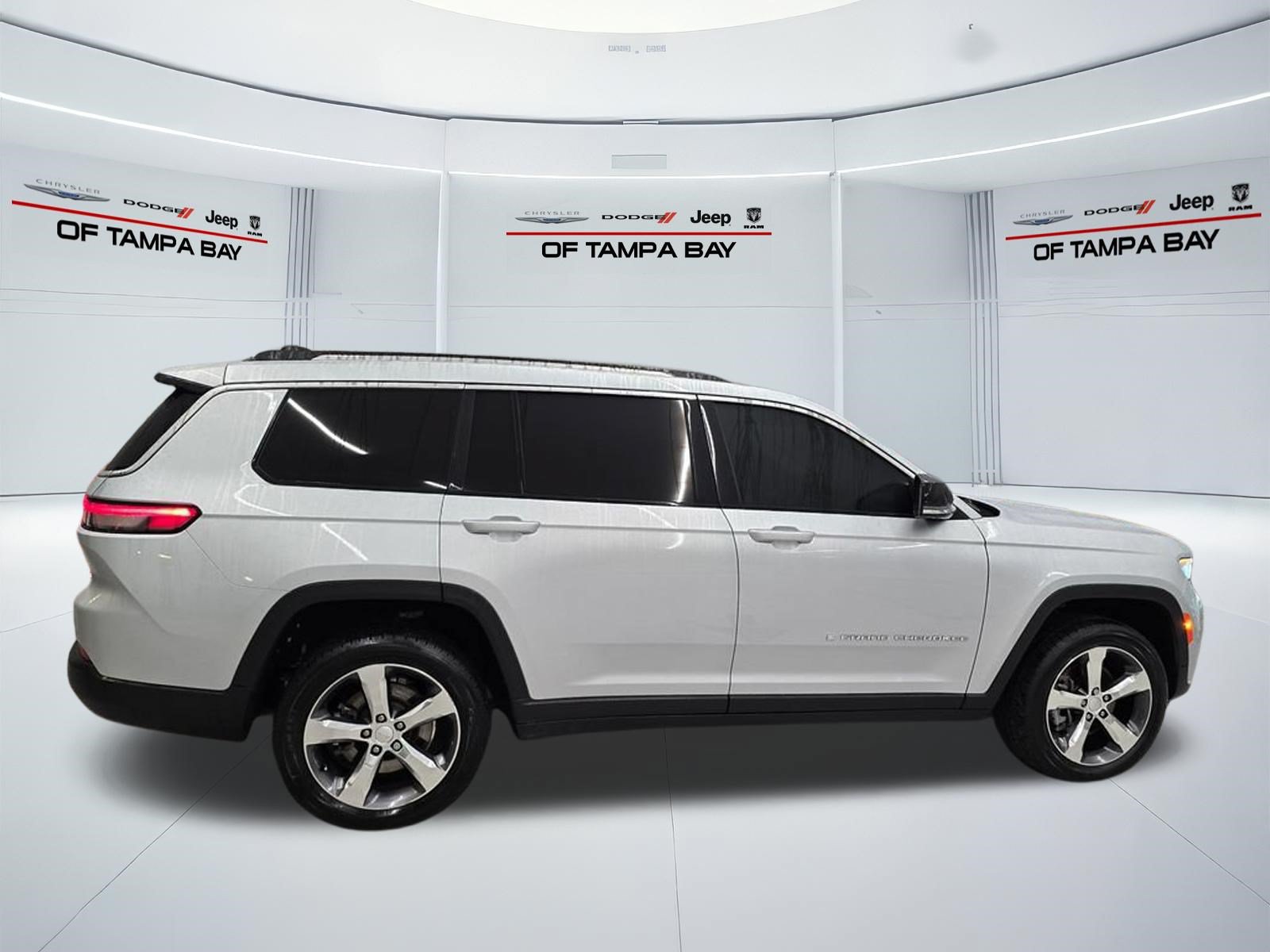 Used 2021 Jeep Grand Cherokee L Limited AWD/4WD image 7