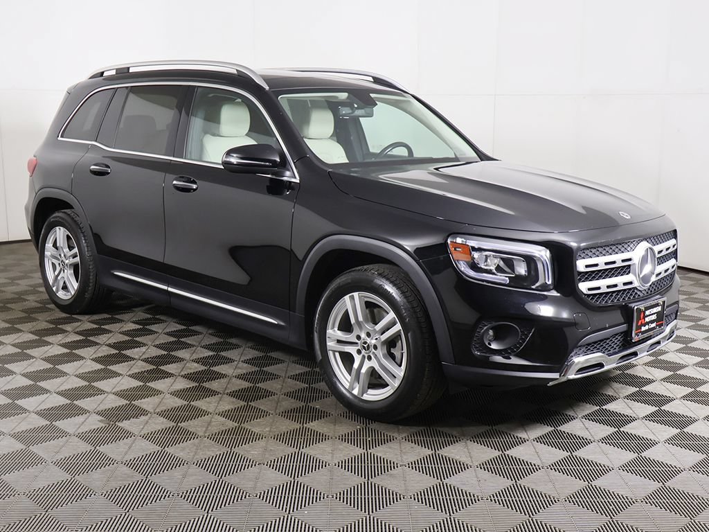 Used 2021 Mercedes-Benz GLB 250 4MATIC w/ Premium Package image 2