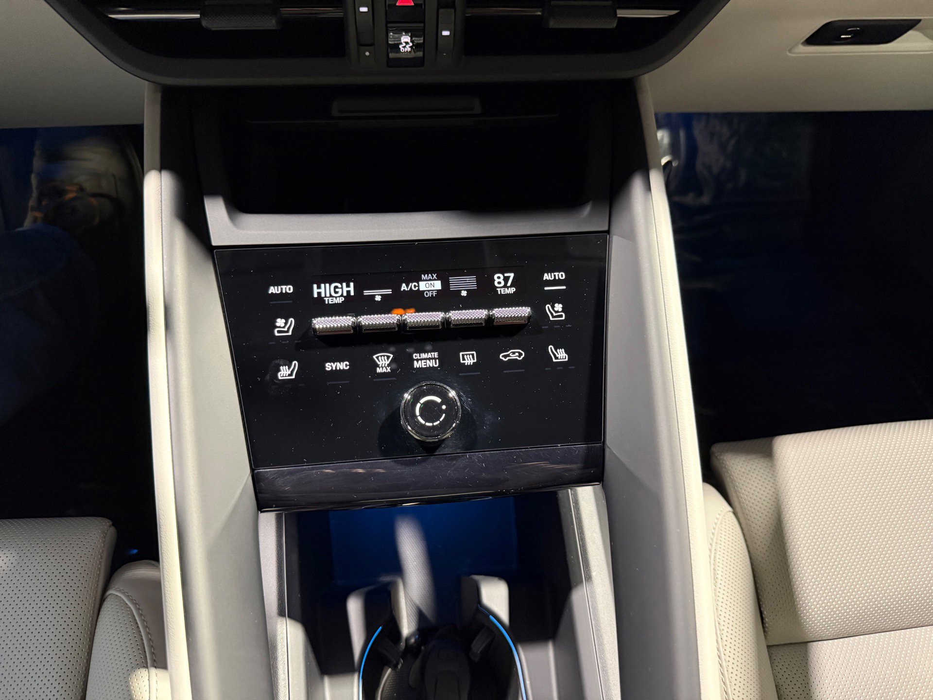 Used 2024 Porsche Macan 4 Electric w/ Premium Package image 62