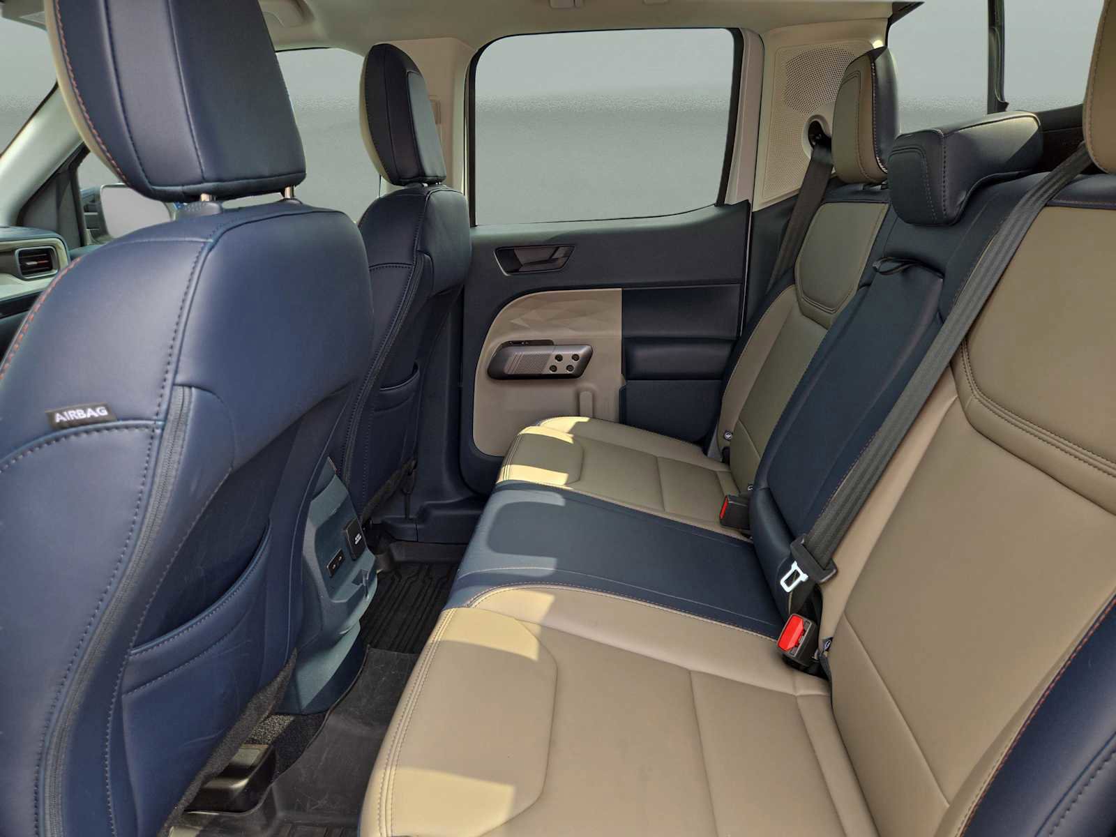 Used 2025 Ford Maverick Lariat w/ 4K Tow Package image 14