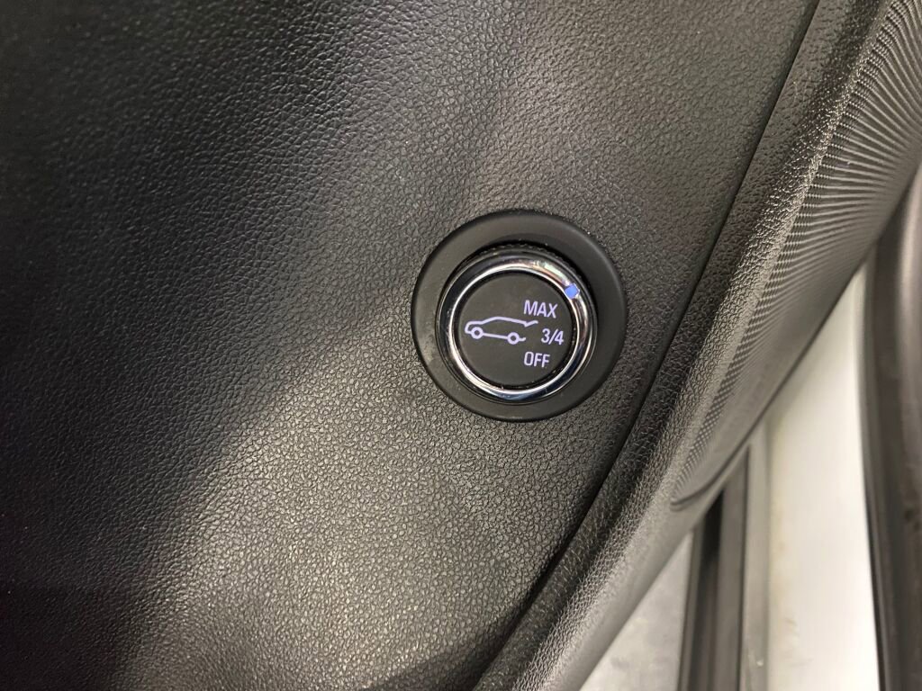 Used 2020 Chevrolet Blazer LT image 16