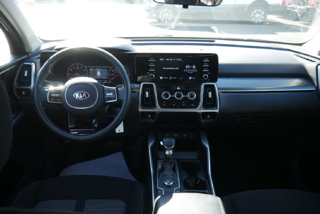 Used 2021 Kia Sorento LX FWD image 4