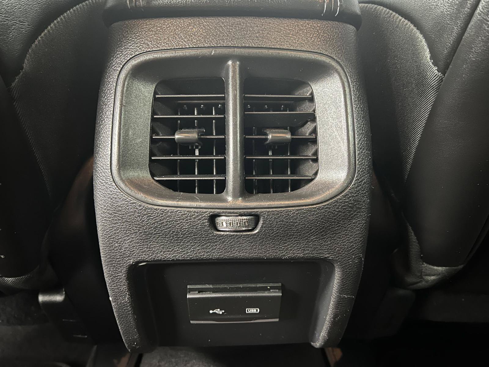 Used 2019 Jeep Cherokee Latitude Plus FWD image 33