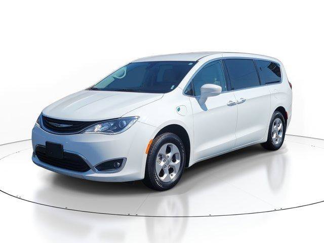 Used 2018 Chrysler Pacifica Touring Plus image 2