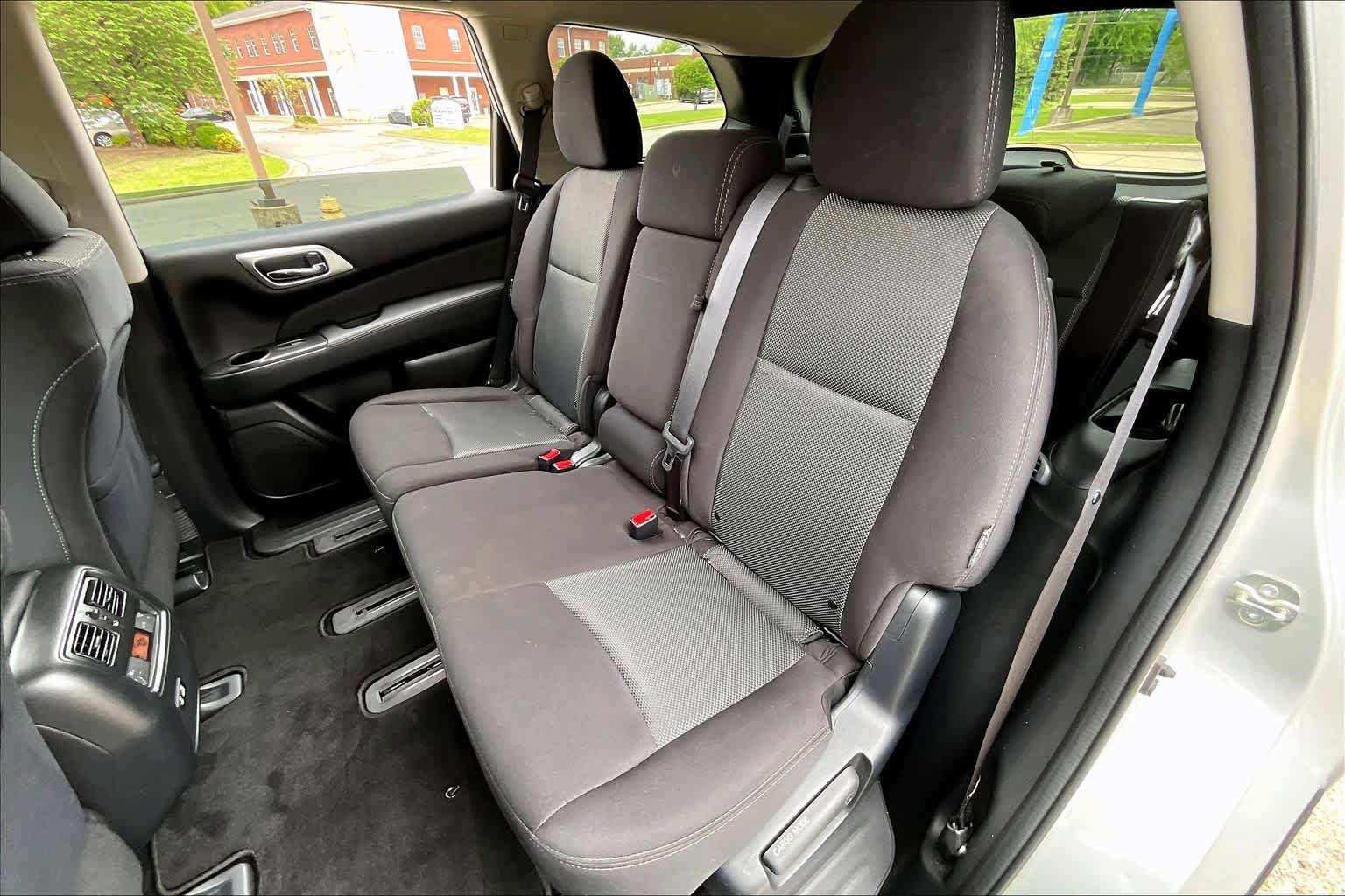 Used 2020 Nissan Pathfinder SV FWD image 21