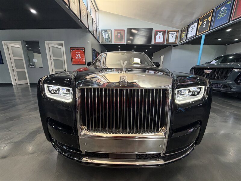 Used 2022 Rolls-Royce Phantom Sedan RWD image 2