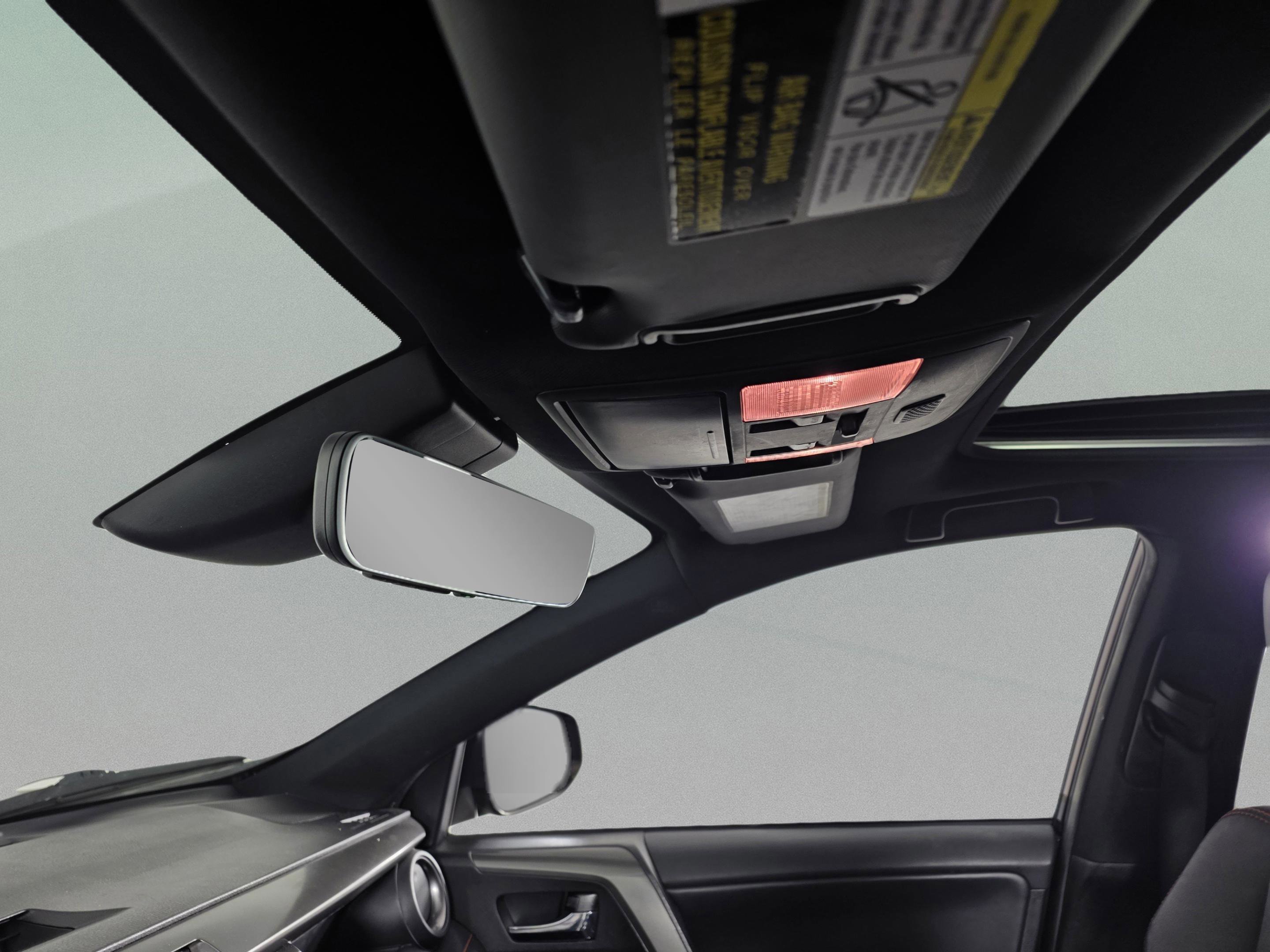 Used 2018 Toyota RAV4 SE image 12