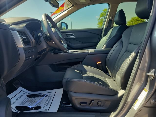 Used 2024 Nissan Rogue Platinum FWD image 16