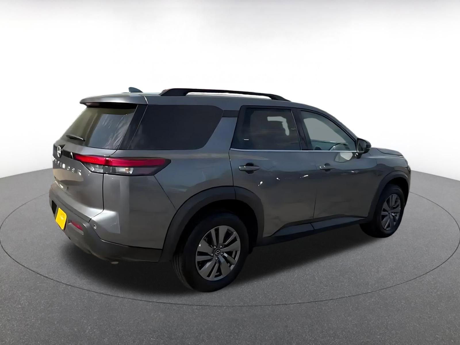 Used 2025 Nissan Pathfinder SV image 17