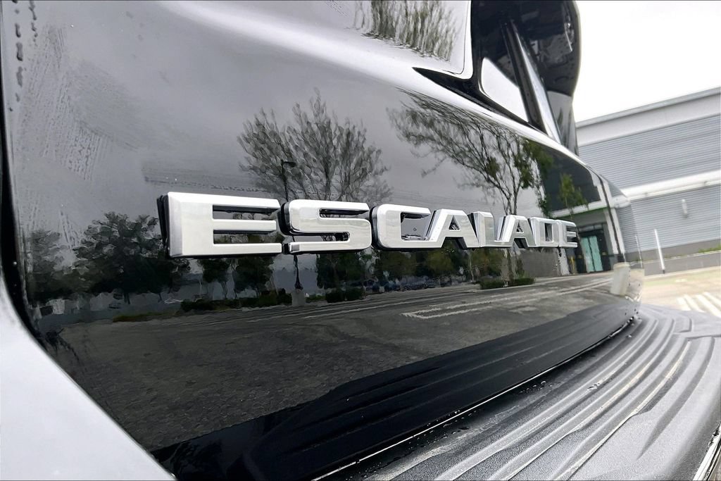 New 2026 Cadillac Escalade Luxury w/ LPO, Floor Liner Package AWD/4WD image 28