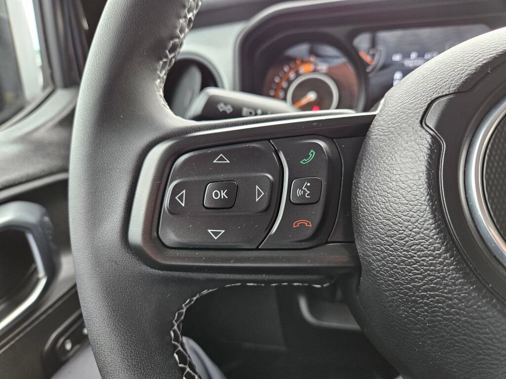 Used 2025 Jeep Wrangler Sport AWD/4WD image 28