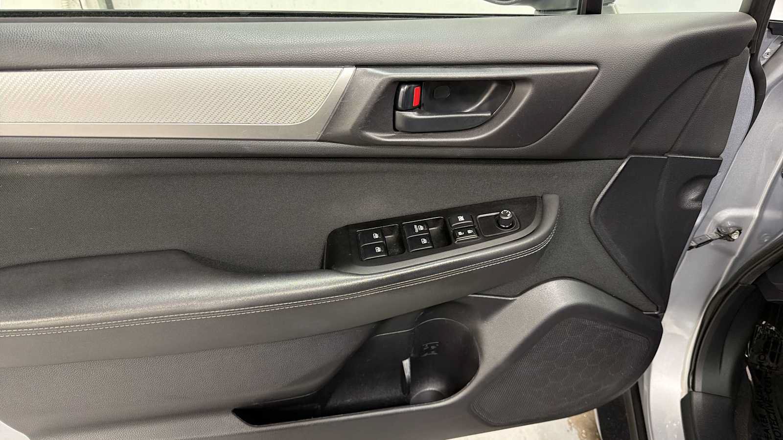 Used 2019 Subaru Outback 2.5i AWD/4WD image 15