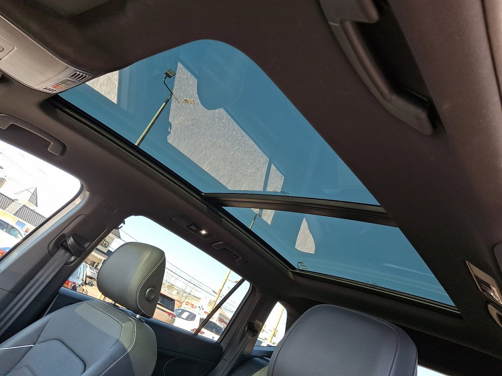 Used 2024 Volkswagen Tiguan SEL R-Line image 25