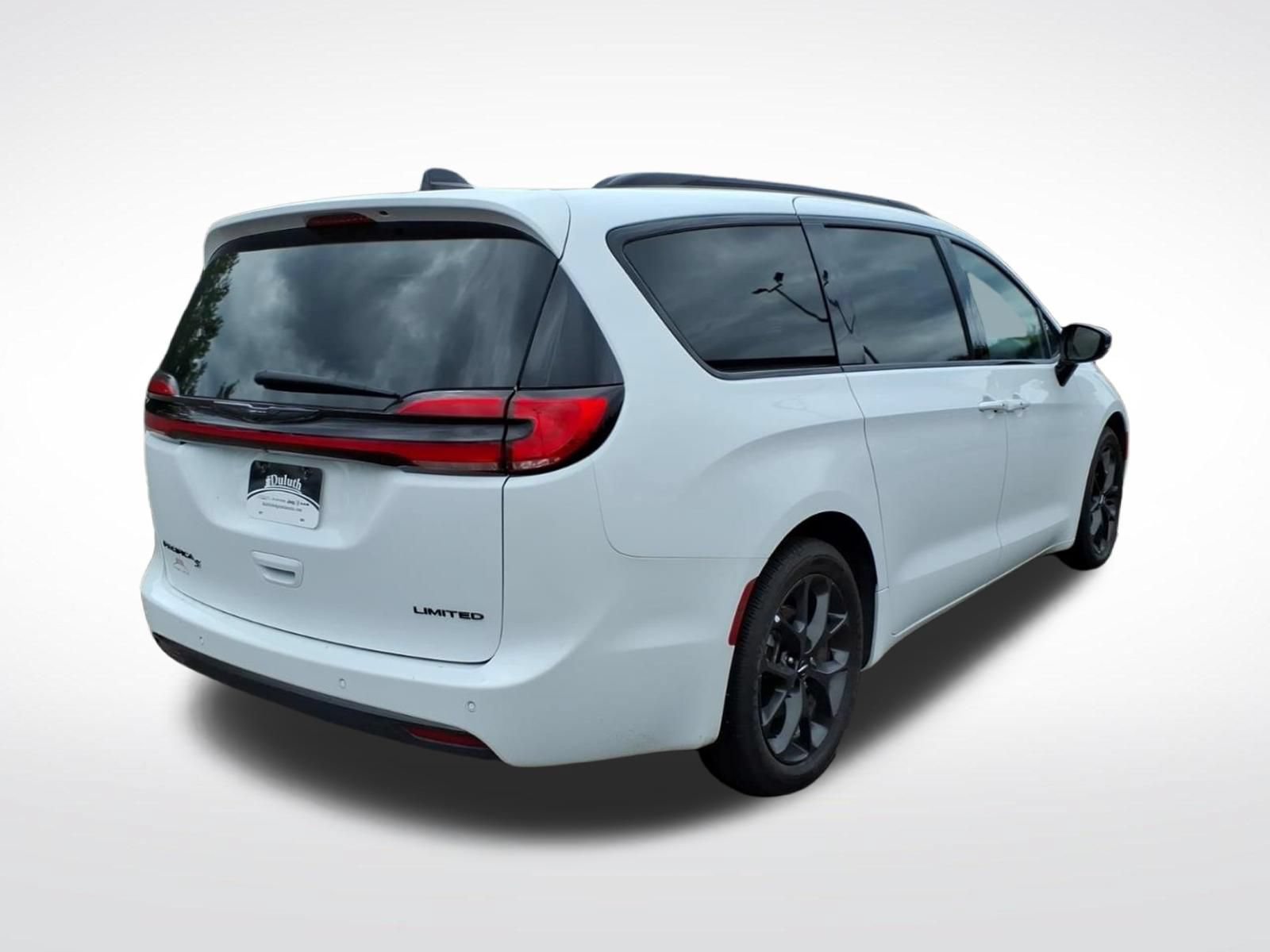 Used 2025 Chrysler Pacifica Limited FWD image 5